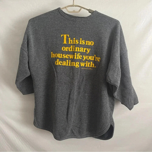 Katz Tops - 3/4 sleeve “this is no ordinary housewife” sweatshirt size L/XL